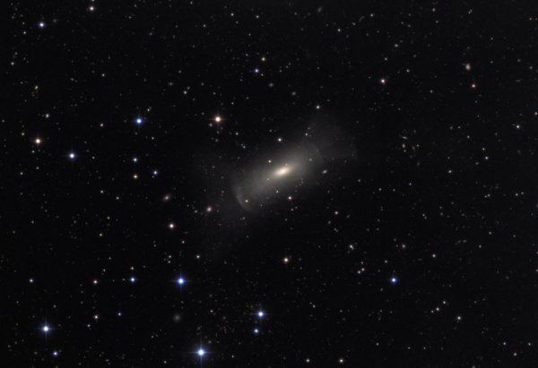 NGC 7600: галактика с оболочкой